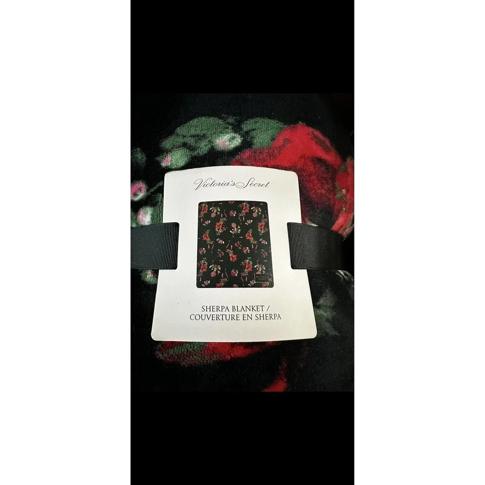 Victorias Secret Black Floral Pattern Sherpa Soft Cozy Blanket‎ Pink Black